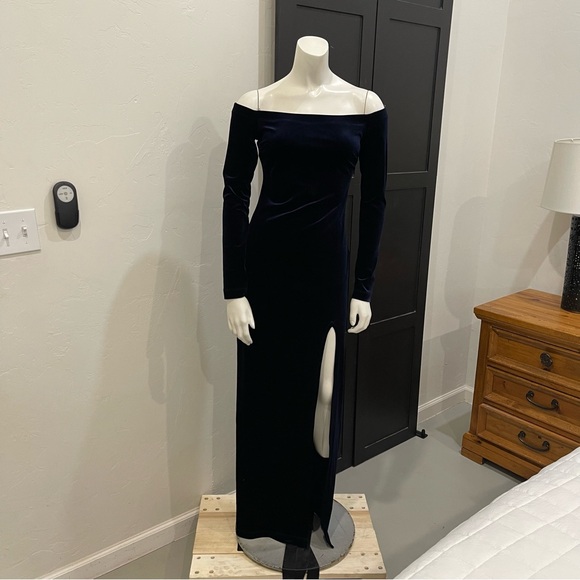 Sophisticated Off-Shoulder Black Velvet Maxi Dress - Picture 1 of 8